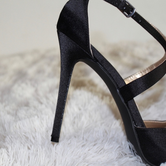 BADGLEY MISCHKA STRAPPY HEELS - Picture 3 of 4